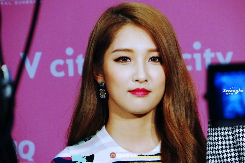 Nam Ji Hyun南智贤哪年正式出道?凭借怎样性感魅力俘获男性粉丝的心 Nam Ji Hyun南智贤哪年正式出道?凭借怎样性感魅力俘获男性粉丝的心?