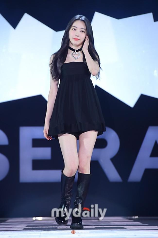 LE SSERAFIM举行出道专辑《FEARLESS》发布会，韩流K-POP新势力登场