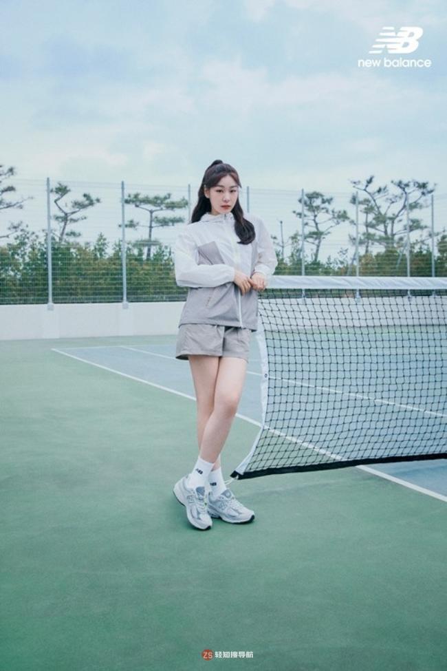 金妍儿近日为代言品牌拍摄最新宣传照，重新回归运动状态！不失休闲风格