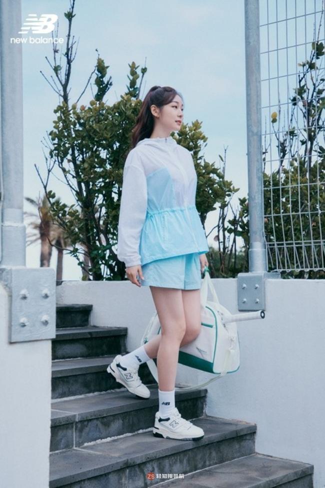金妍儿近日为代言品牌拍摄最新宣传照，重新回归运动状态！不失休闲风格