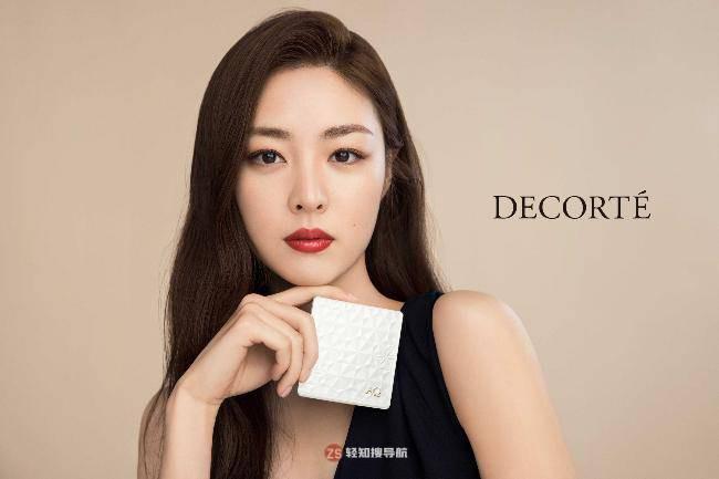 李沇熹为代言护肤品牌拍摄一组最新宣传照，优雅女人味散发独特性感魅力