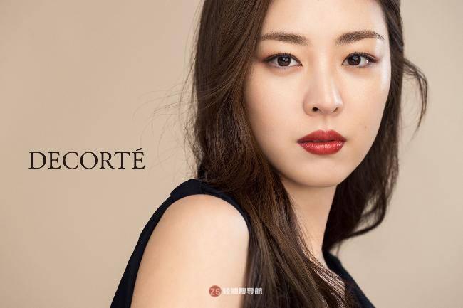 李沇熹为代言护肤品牌拍摄一组最新宣传照，优雅女人味散发独特性感魅力