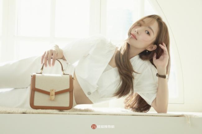 朴敏英近日成为某品牌新形象代言人，多款造型参与拍摄该品牌最新宣传照