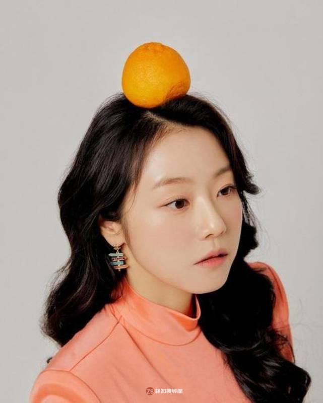 李诗媛在社交网站发布近照，展示其成熟优雅女性魅力，吸引广大粉丝目光