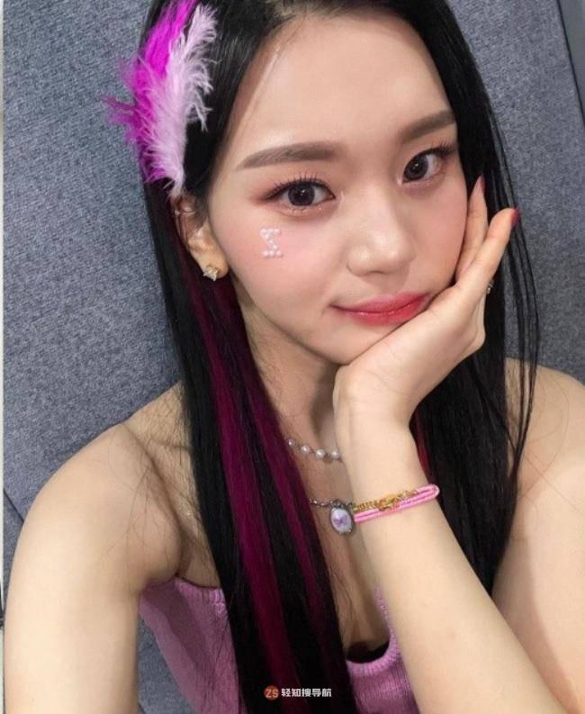 VIVIZ成员Umji近日发布近照，展示其性感诱惑身材，吸引广大粉丝们目光