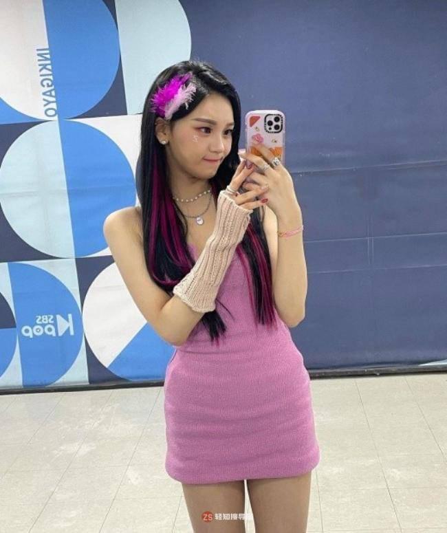 VIVIZ成员Umji近日发布近照，展示其性感诱惑身材，吸引广大粉丝们目光