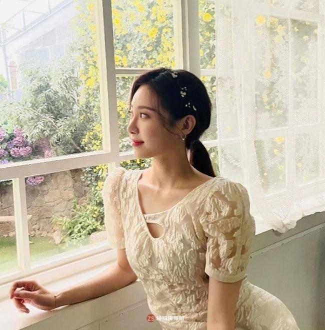 Girls Day成员Yura发布身穿婚纱拍摄近照，留言嘱咐粉丝观看她出演新剧