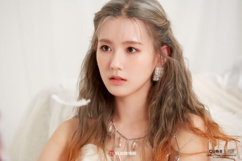 MIYEON赵美延隶属哪个女团成员？在何时发行首张个人专辑SOLO出道？