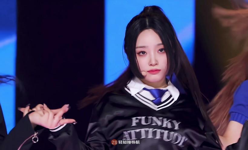 HINA长井阳菜跟随哪个女团发行单曲正式出道？是否团内唯一日籍成员？