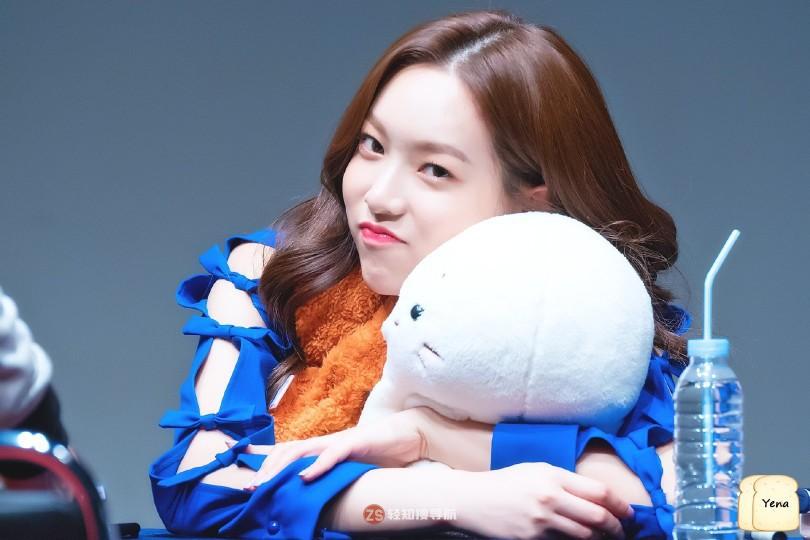 Ye Na梁睿娜隶属哪个女团成员？何时正式出道？具备怎样特殊美貌魅力？