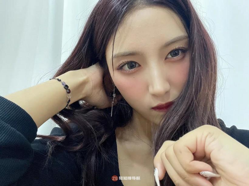 CHOWON韩霄瑗何时跟随所属女团出道？当年受哪个投票造假事件影响？