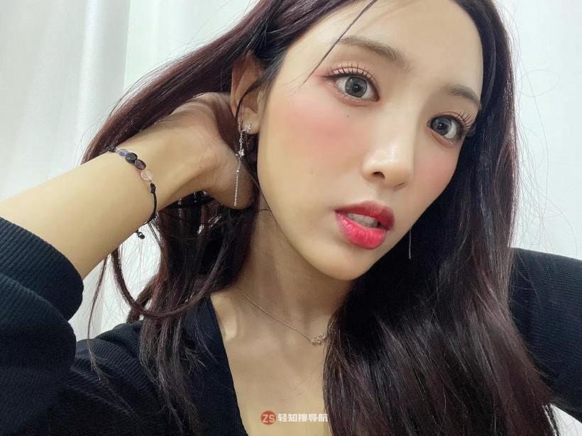 CHOWON韩霄瑗何时跟随所属女团出道？当年受哪个投票造假事件影响？