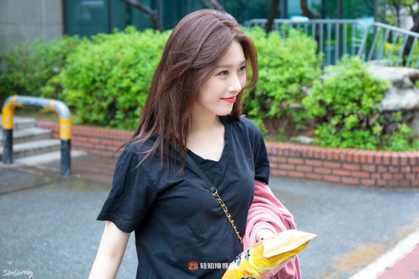 Eui Jin洪宜珍哪年跟随所属女团正式出道？她何时发行首张个人数位单曲？