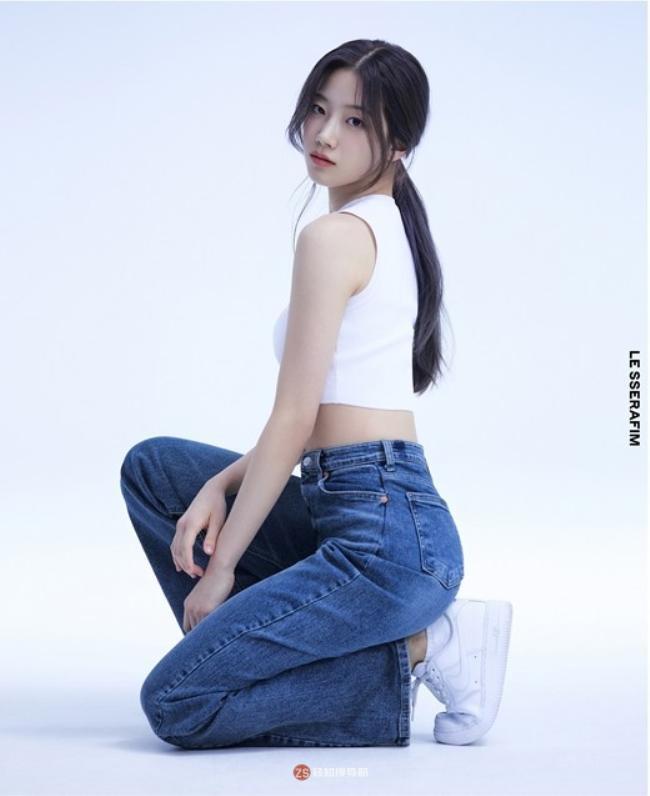 LE SSERAFIM公布日籍成员中村一叶宣传照，LE SSERAFIM将于五月出道