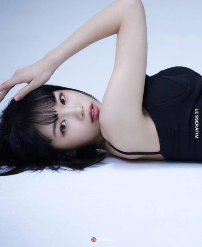 LE SSERAFIM公布组合队长金采源写真。LE SSERAFIM女团五月正式出道