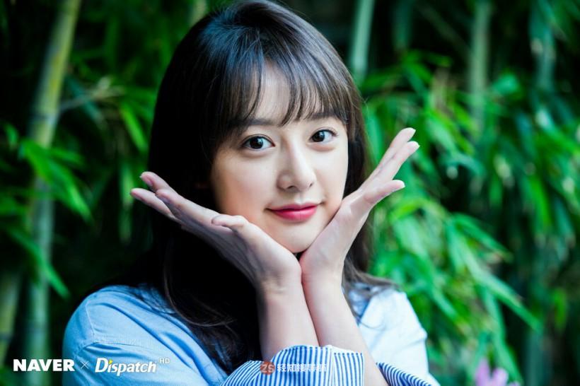 Kim Ji Won金智媛哪年在街头被星探发掘？她在何时参演个人首部电视剧？