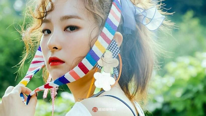 Seul Gi姜涩琪哪年与所属女团首度公开亮相出道？她具备怎样多领域实力？