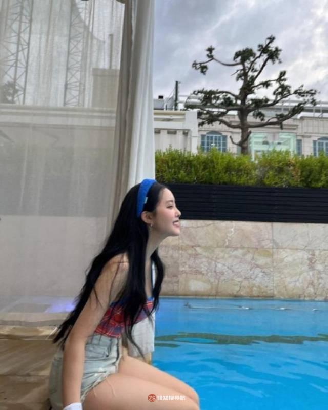 孝敏近日发布一组泳装写真，泳池边大秀性感诱惑魅力！吸引广大粉丝目光