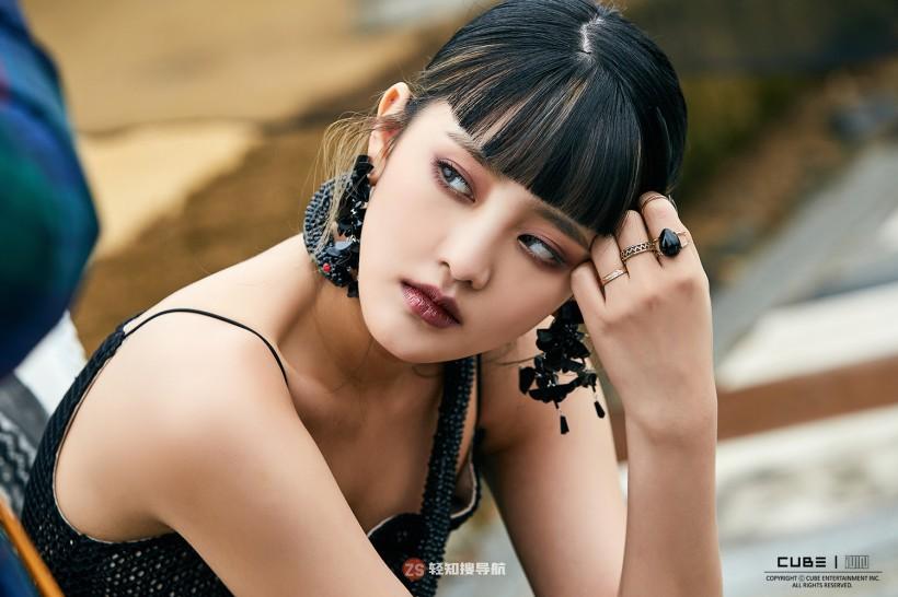 Minnie妮查·约塔拉里克是哪个女团泰国籍成员？拥有怎样气质吸引眼球