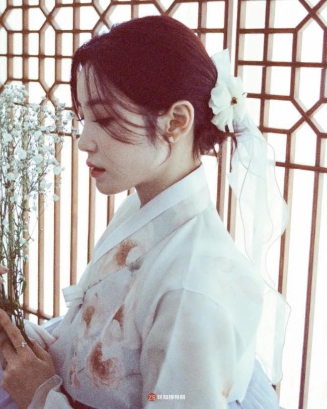 全孝盛近日发布一组韩服写真，展示优雅迷人魅力而吸引了广大粉丝的目光