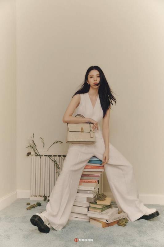 韩韶禧为代言品牌拍摄一组最新宣传照，自身独特气质彰显出代言产品价值