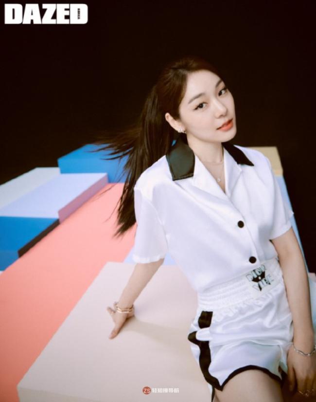 原花滑运动员金妍儿为某杂志最新一期拍摄写真，越发透露出时尚女王气场