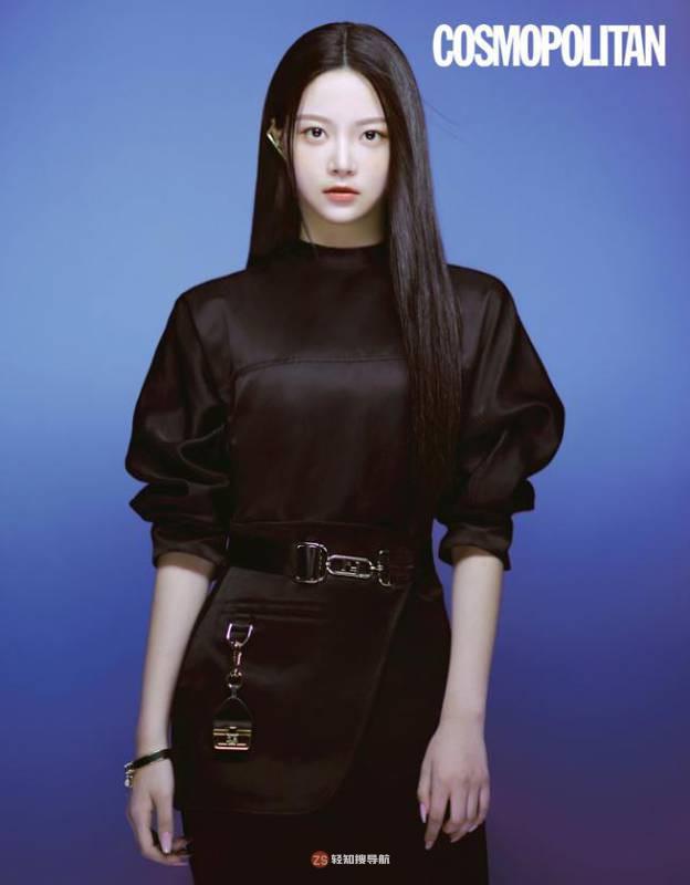 中村一叶与洪恩采为某杂志最新一期拍摄封面写真，时尚感与气质相得益彰