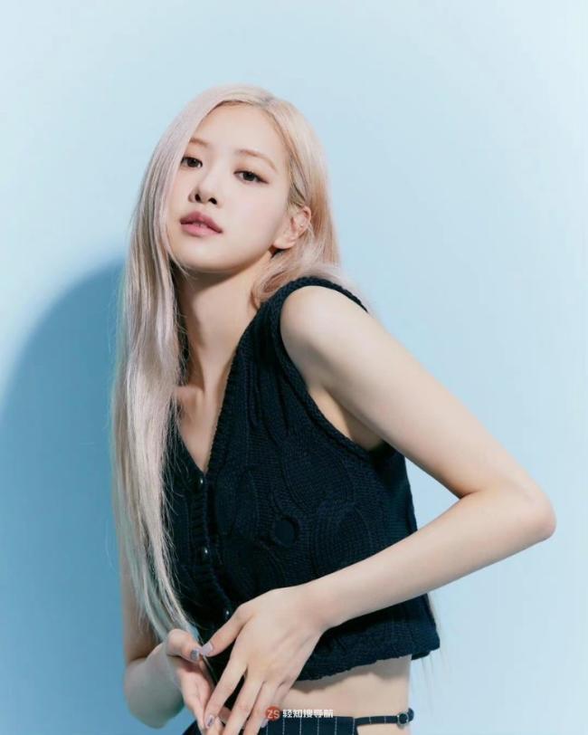 ROSÉ近日为代言品牌拍摄了最新宣传照，姣好身材轻松驾驭各种休闲装扮