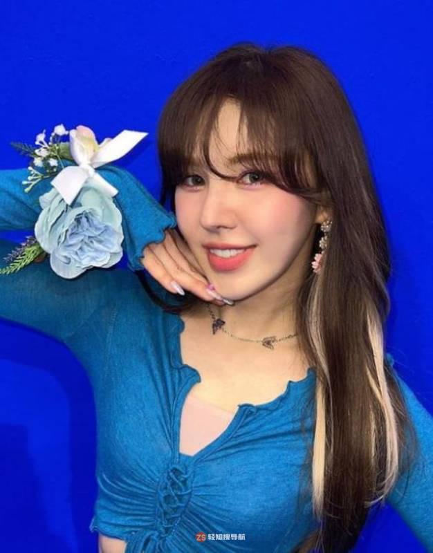 Red Velvet成员Wendy近日发布近照，展示出众美貌，吸引广大粉丝目光