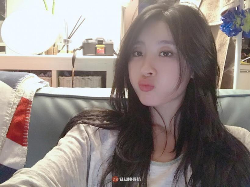 Moon Hyeon-A文玄雅哪年加入所属组合出道？她为何被称为模特偶像？