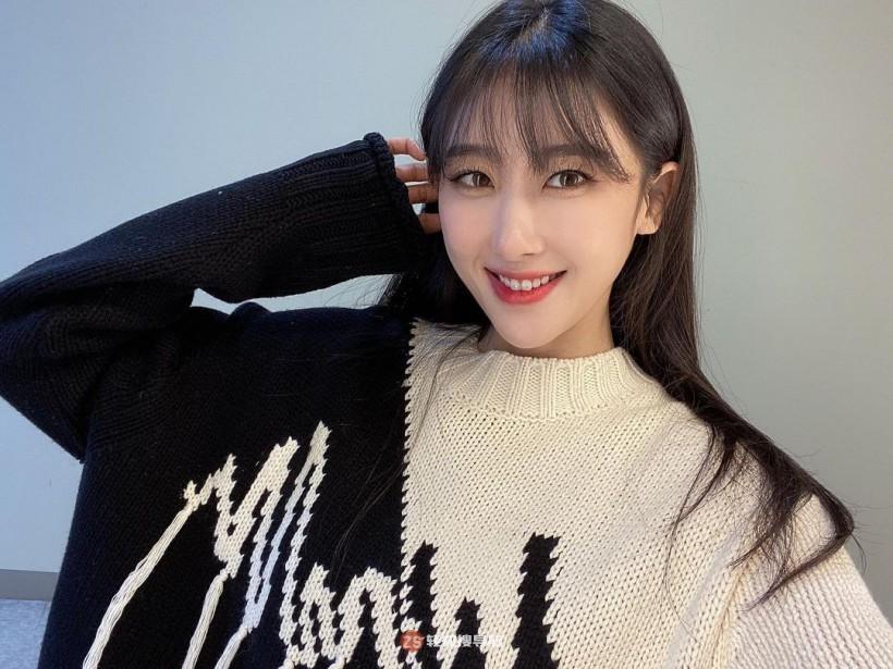 Moon Hyeon-A文玄雅哪年加入所属组合出道？她为何被称为模特偶像？