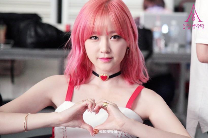 Lee Geum-Jo李金祚何时加入所属女团出道？拥有怎样复古性感女神形象