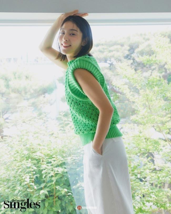 薛仁雅近日为某杂志最新一期拍摄夏装写真照，自身清新休闲风格恰到好处