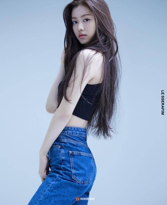 LE SSERAFIM女团首次以五人制登上《人气歌谣》进行〈FEARLESS〉打歌