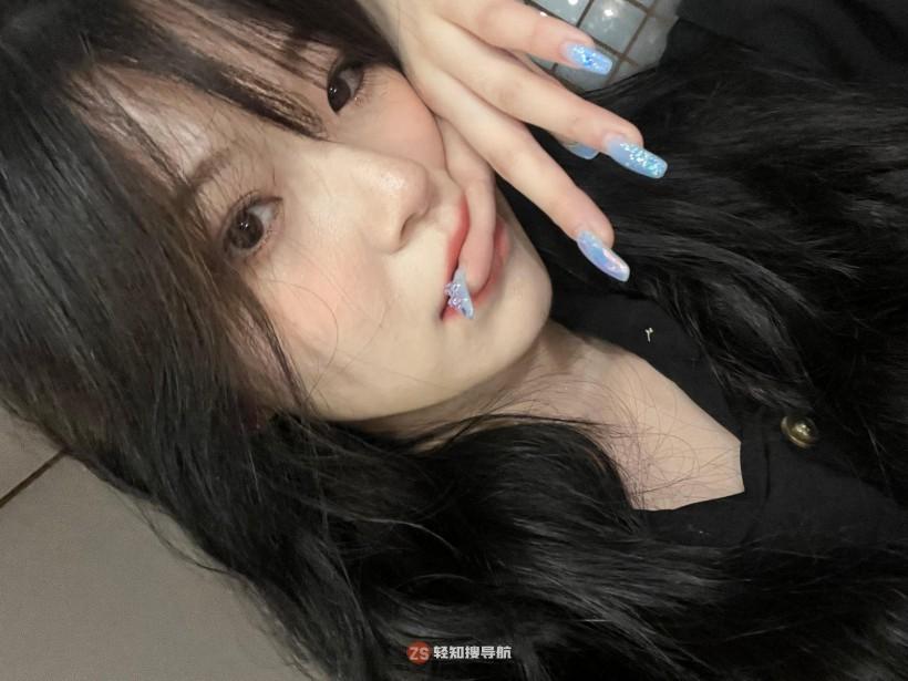 Ji-heon Baek白知宪隶属哪个女团成员？拥有怎样纤细身材以及轻盈步伐