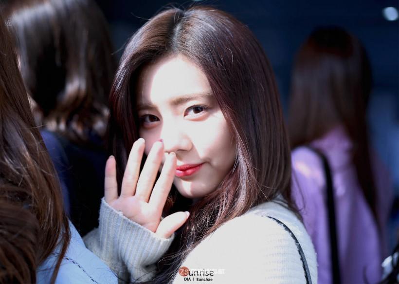 Eun Chae权恩彩哪年加入所属偶像女团？为何称赞她有果汁般可爱美貌？