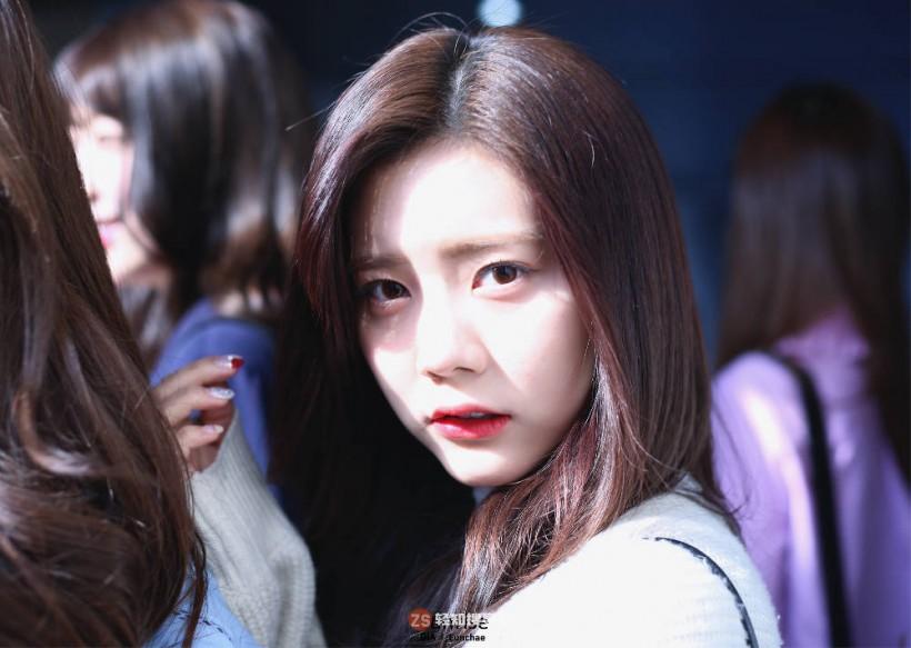 Eun Chae权恩彩哪年加入所属偶像女团？为何称赞她有果汁般可爱美貌？