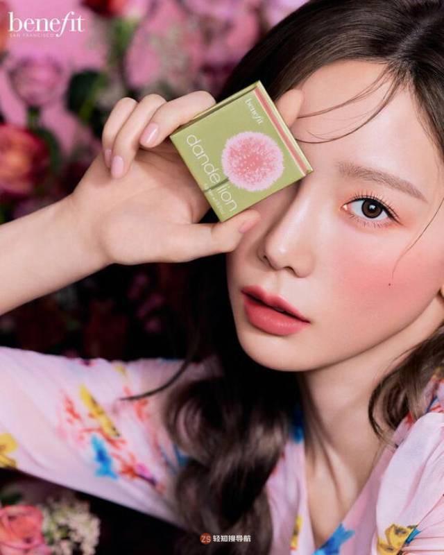 泰妍为代言美妆品牌拍摄最新宣传照，恰到好处精致妆容衬托代言品牌美感