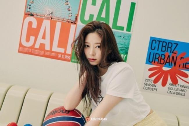 金珉周近日为某杂志最新一期拍摄写真，展示其出众美貌而吸引粉丝们目光