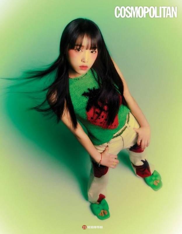 崔叡娜受邀为某杂志最新一期拍摄写真照，时尚穿搭依然挡不住彰显可爱系