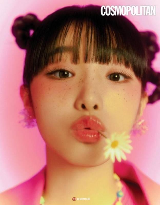 崔叡娜受邀为某杂志最新一期拍摄写真照，时尚穿搭依然挡不住彰显可爱系