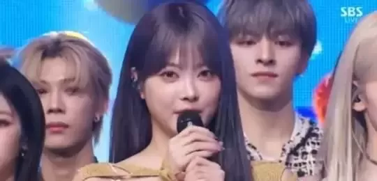 LE SSERAFIM在《人气歌谣》节目中获得了1位！向成员和粉丝们表达感谢